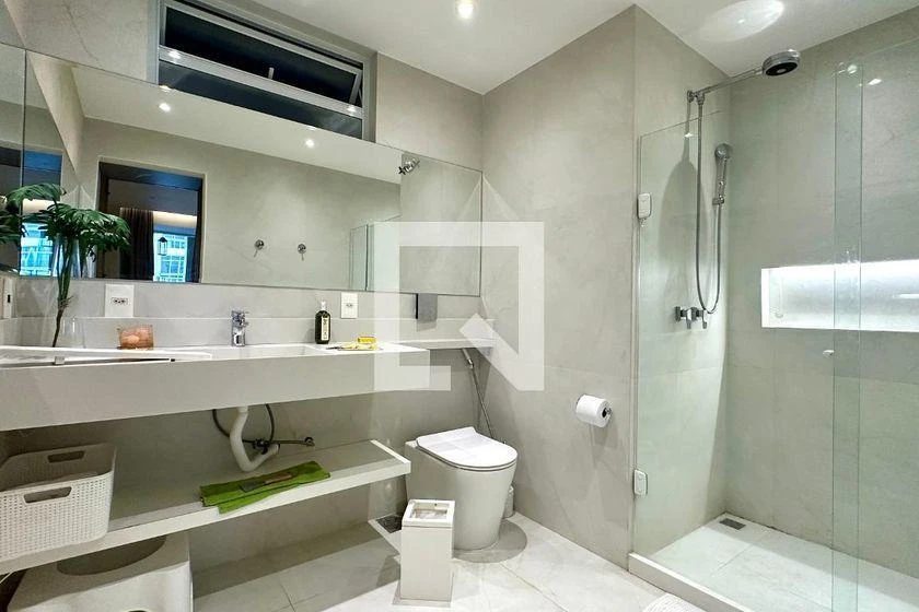 Furnished 220 m² apartment with 4 bedrooms and a suite — photo 18