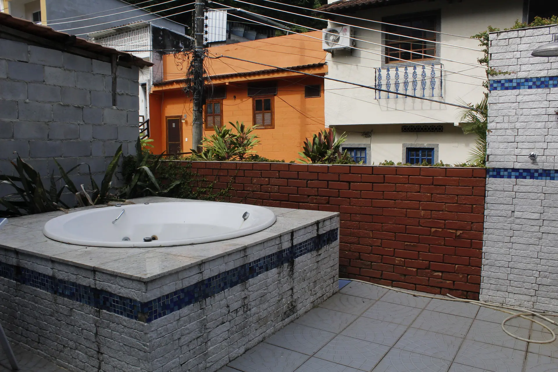 Furnished 4-bedroom house with private balcony — photo 18