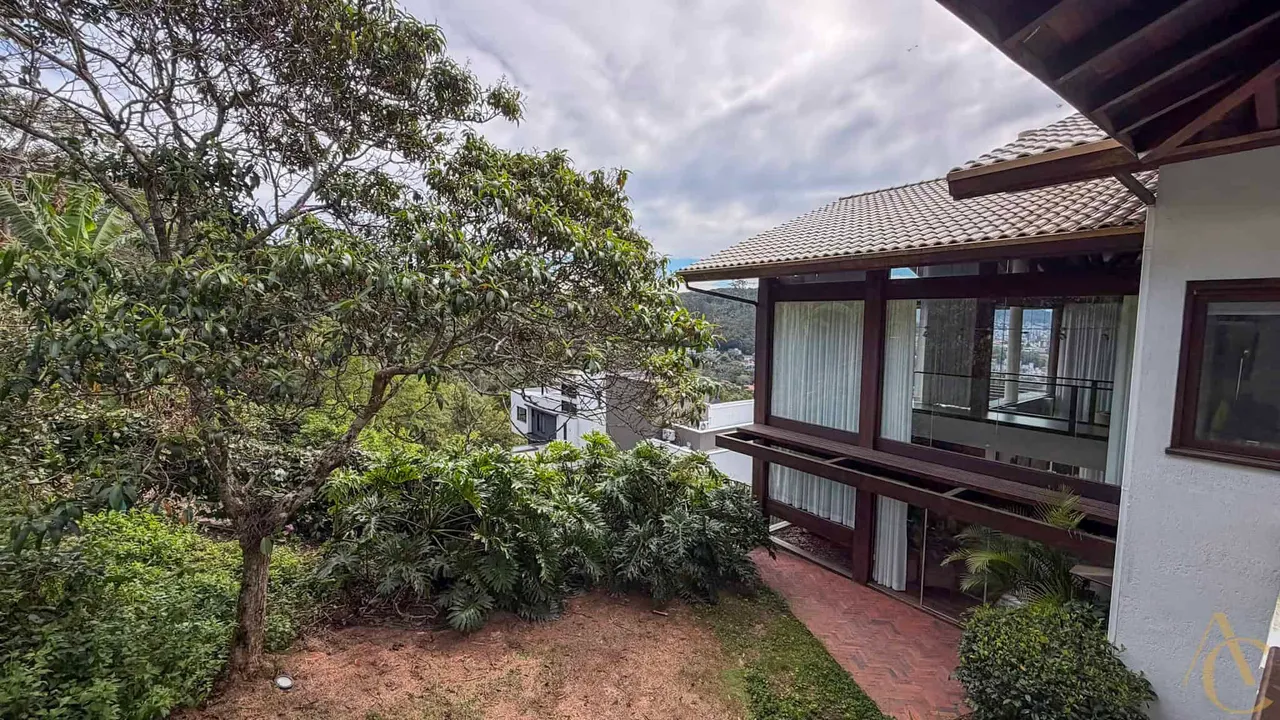 House, 689 m², with floor-to-ceiling windows — photo 19