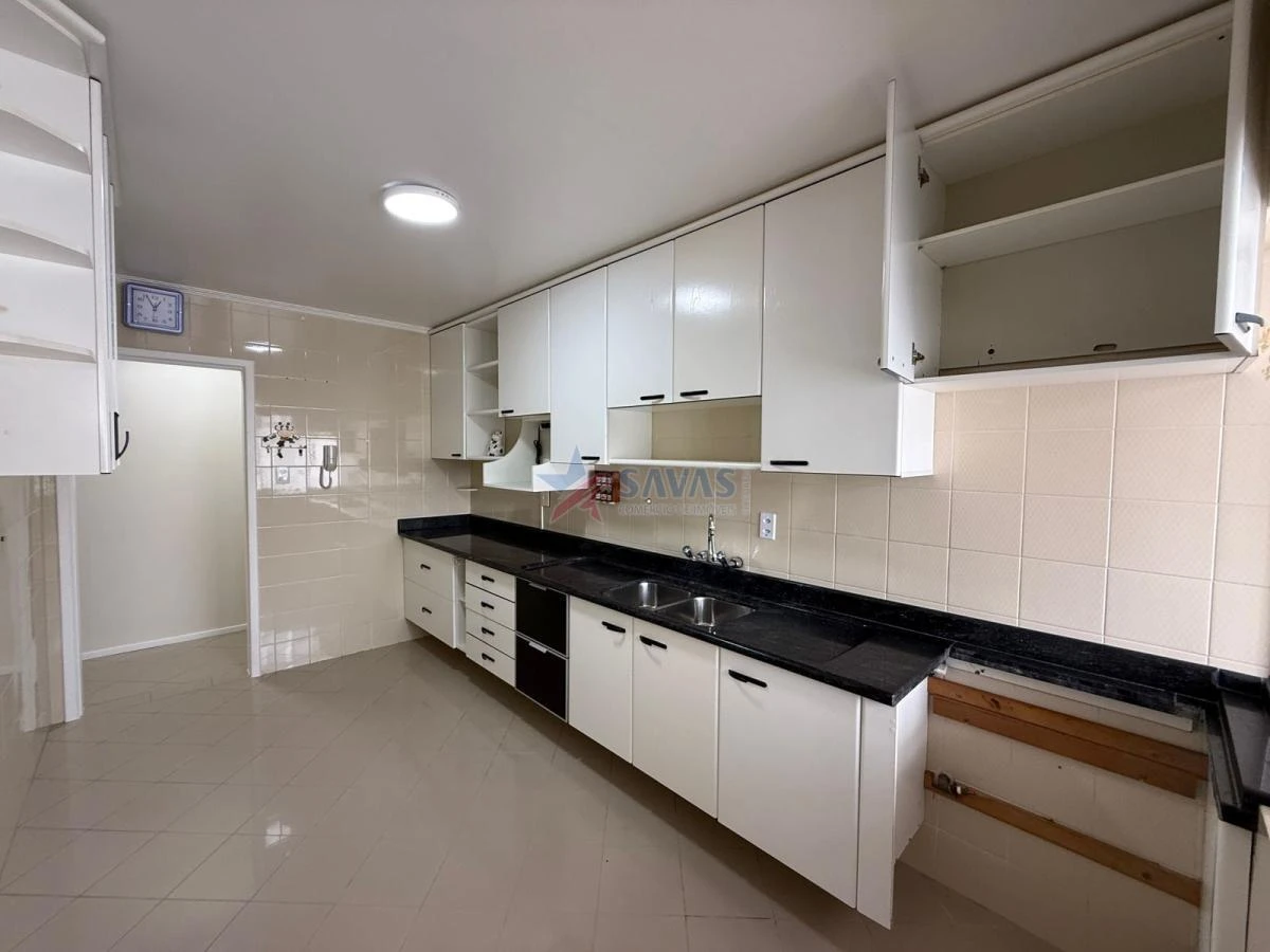Glass-enclosed balcony in a 2-bedroom apartment, 88 m² — photo 20