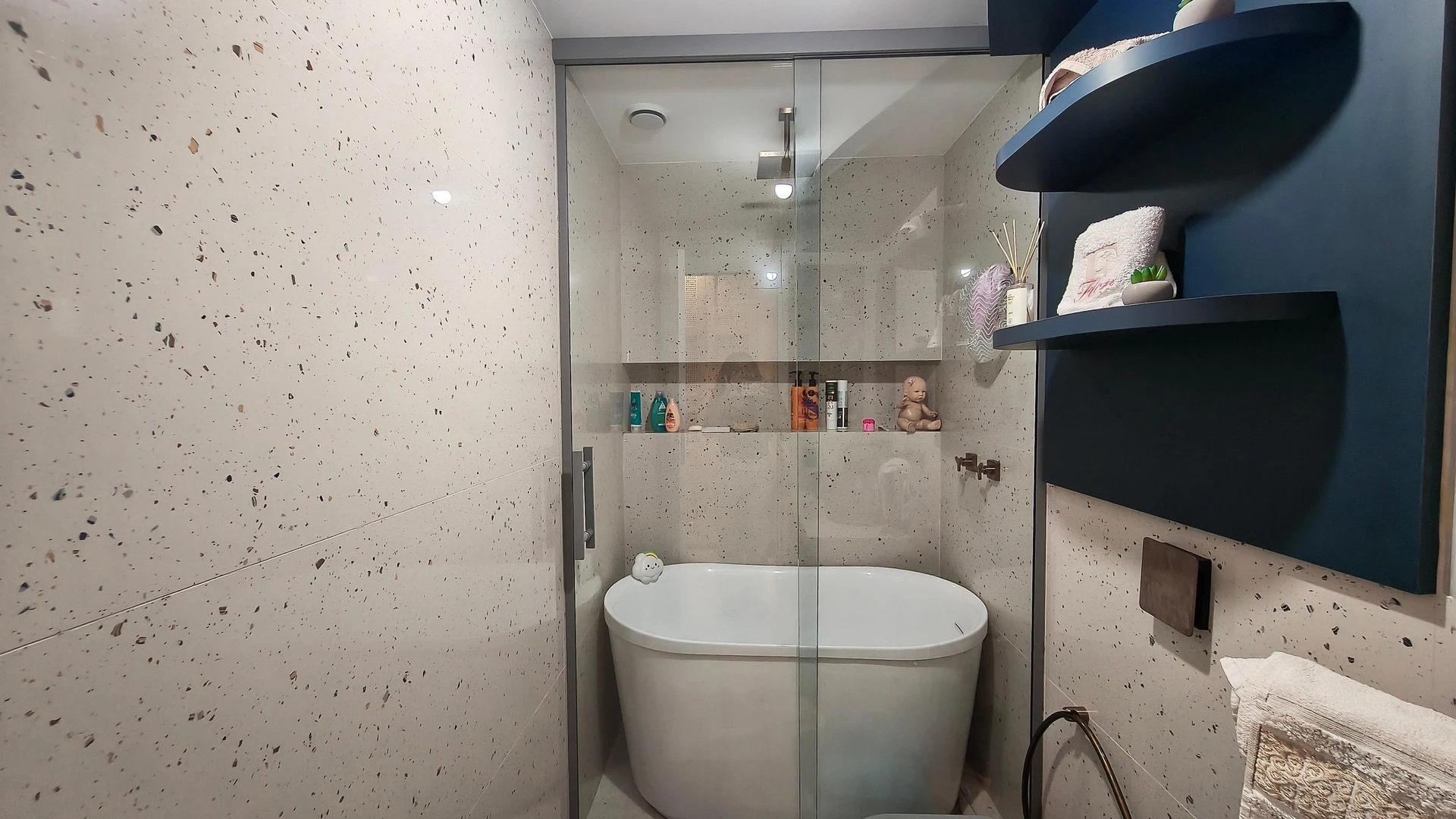 3-bedroom apartment in a building with a sauna — photo 32