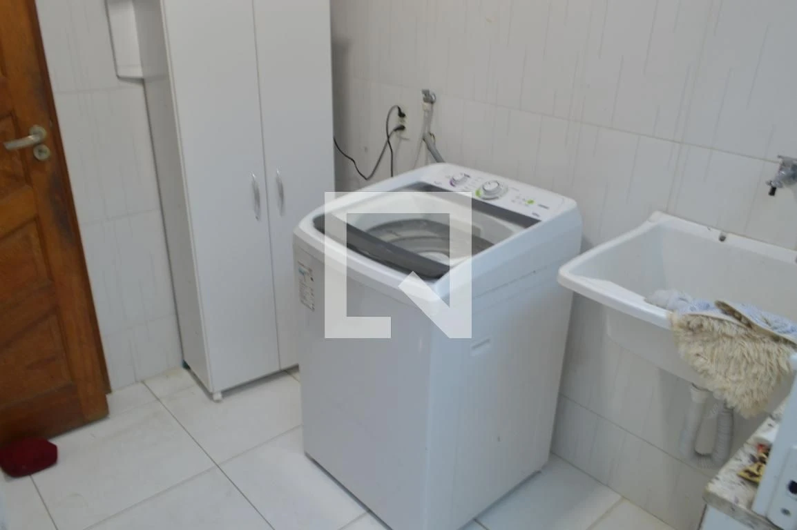 Casa de 5 quartos com 3 suítes e varanda fechada — photo 32