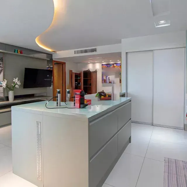 Furnished apartment, 105 m², with a glass-enclosed balcony — photo 12