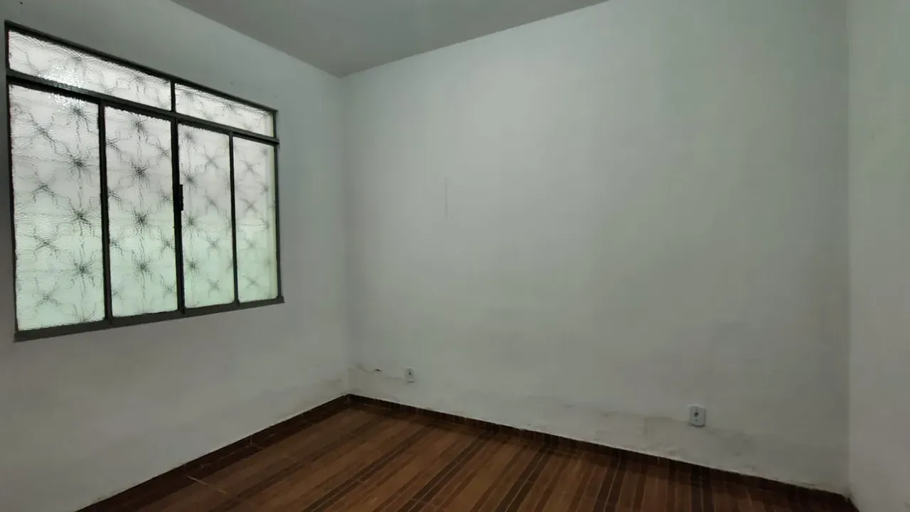 Unfurnished house with 7 bedrooms and 1 suite — photo 25