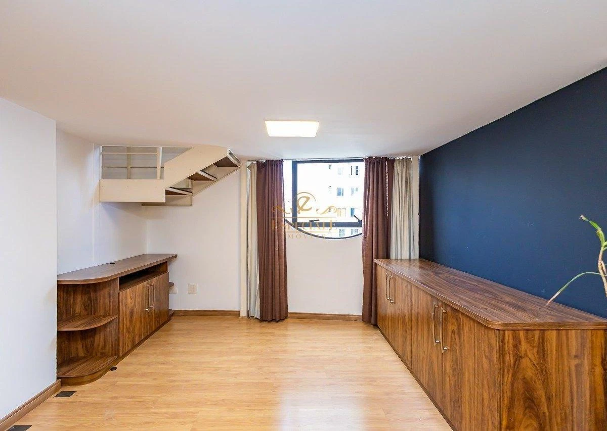 One-bedroom apartment in a building with a gym — photo 15