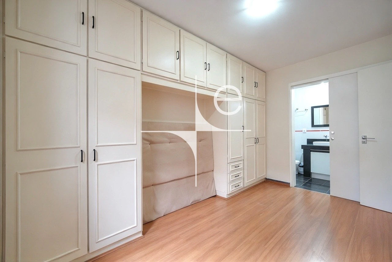 Apartment, 48 m², with wood or laminate floors — photo 4