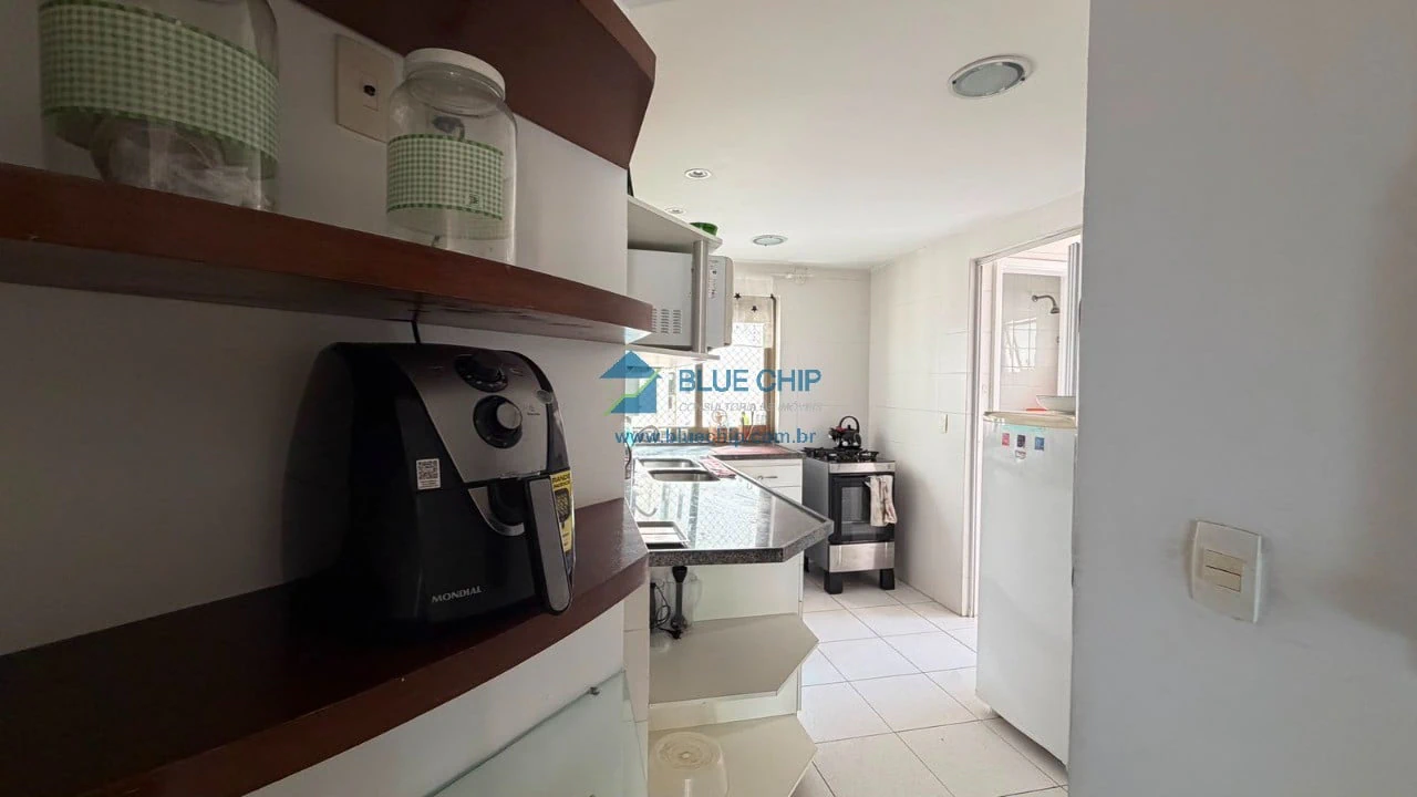 Furnished 3-bedroom apartment with enclosed balcony — photo 2