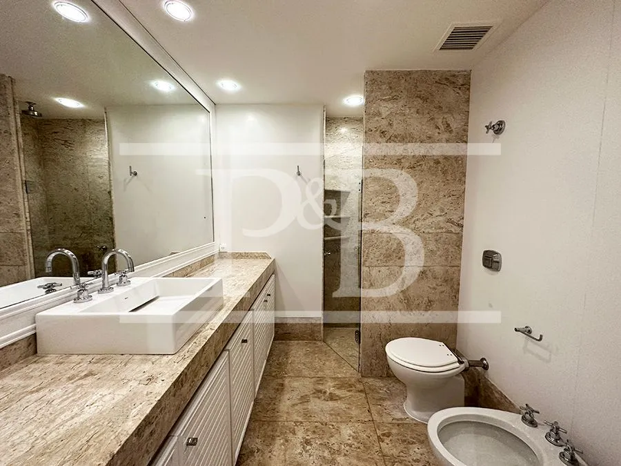 Квартира з 4 спальнями та балконом 410 м² — photo 32