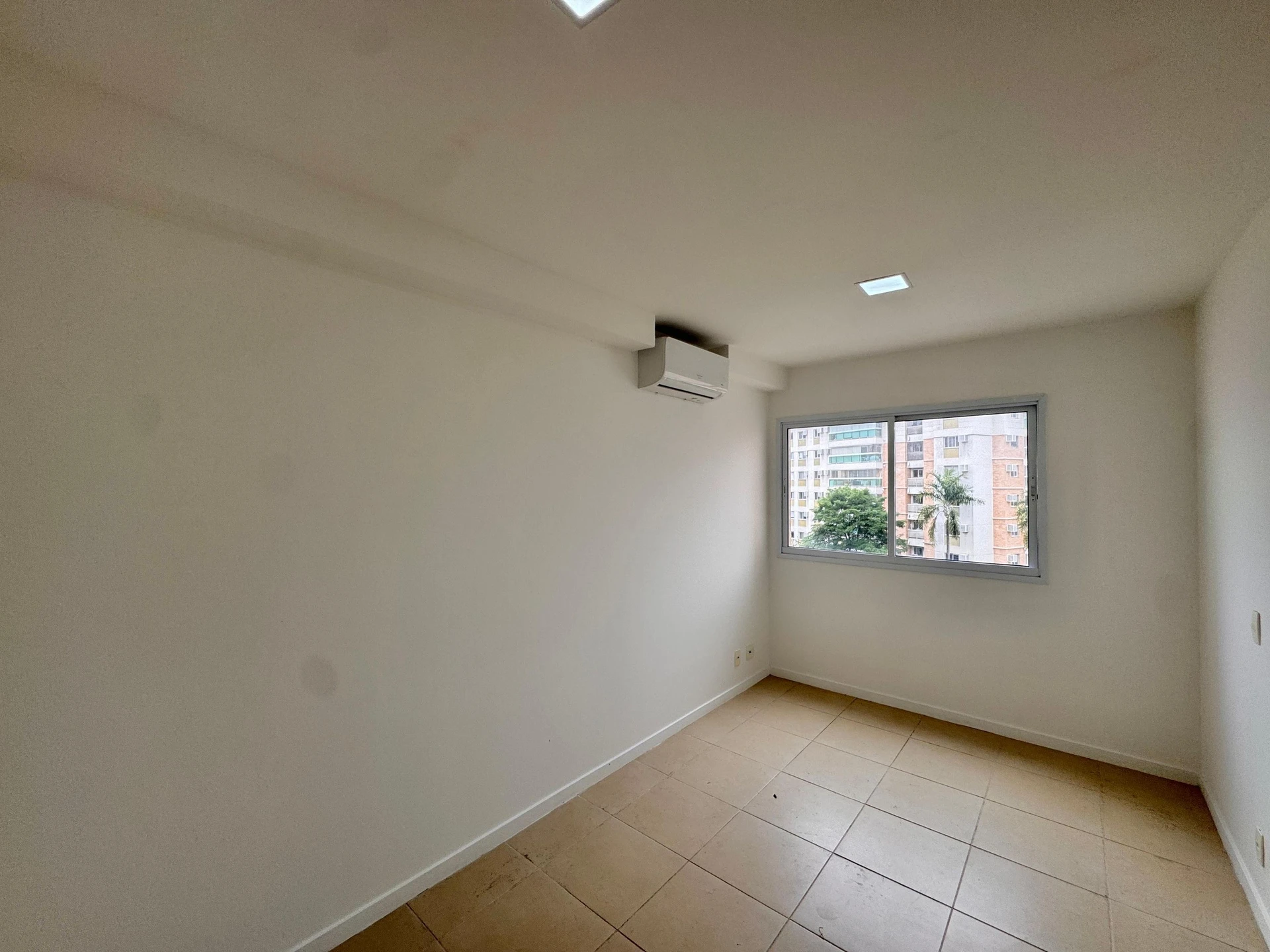 Furnished apartment, 158 m², with a water view — photo 33