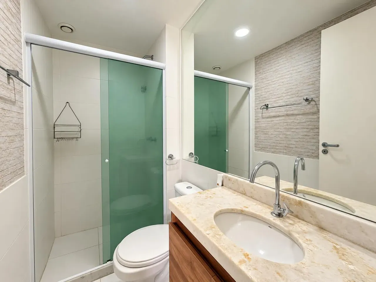2-bedroom apartment with a mountain view — photo 12