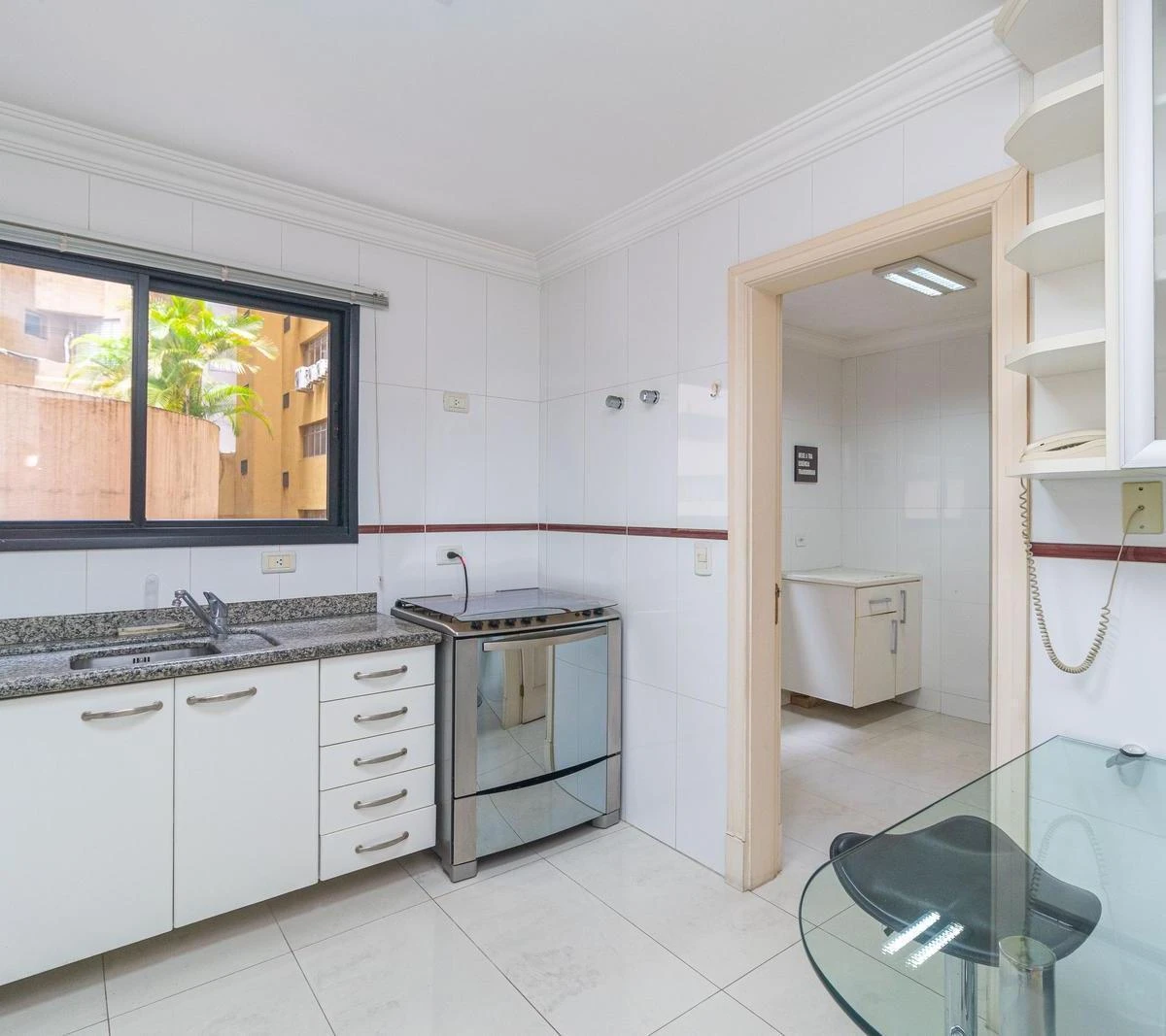 2-bedroom apartment with a bathtub in Curitiba — photo 14