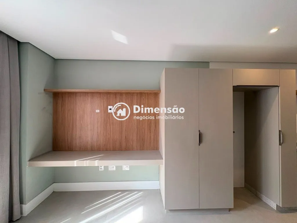 Furnished 23 m² studio with glass shower enclosure — photo 4