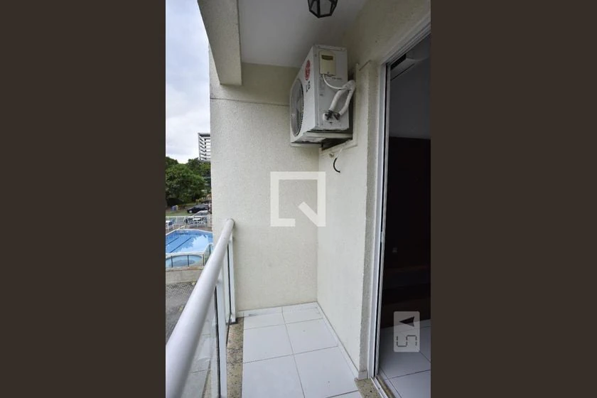 Apartamento de 2 quartos em condomínio com piscina — photo 10