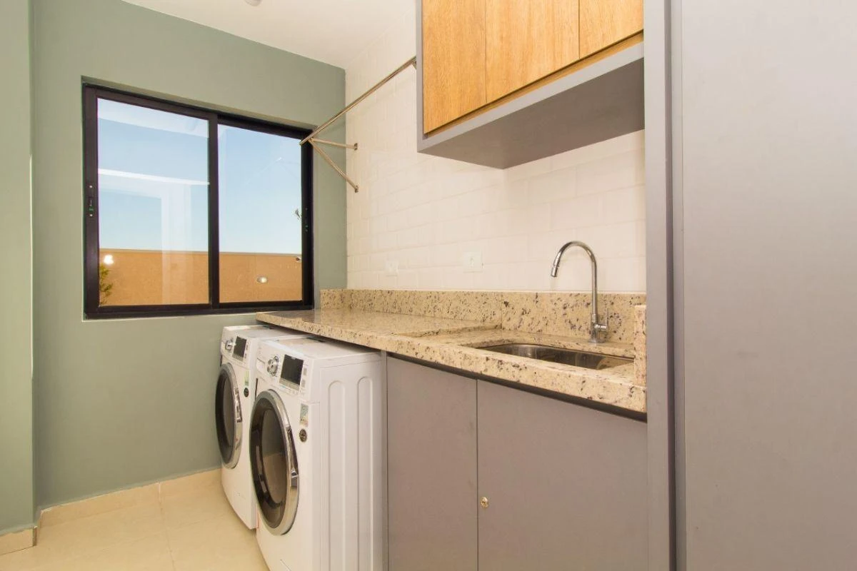 2-bedroom apartment with an open-plan kitchen — photo 4