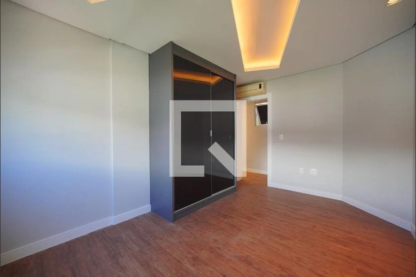 Apartment, 205 m², with a glass-enclosed balcony — photo 39