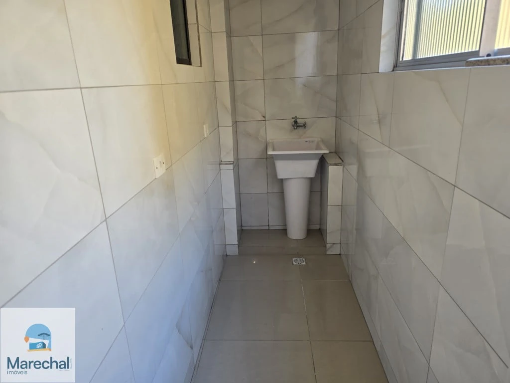 2-bedroom apartment with wood or laminate floors in Curitiba — photo 8