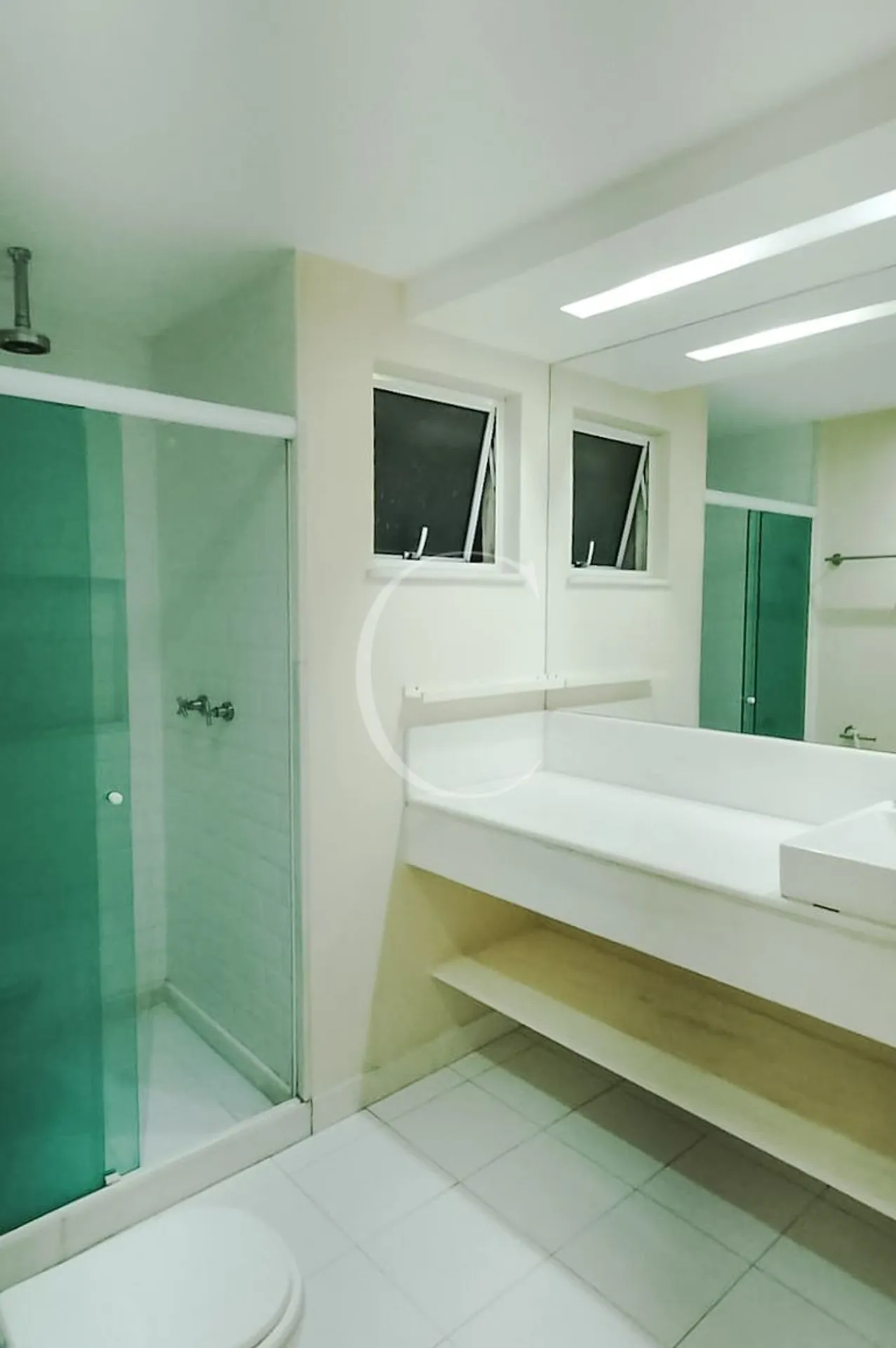 Unfurnished 180 m² apartment with 4 en-suite bedrooms — photo 12