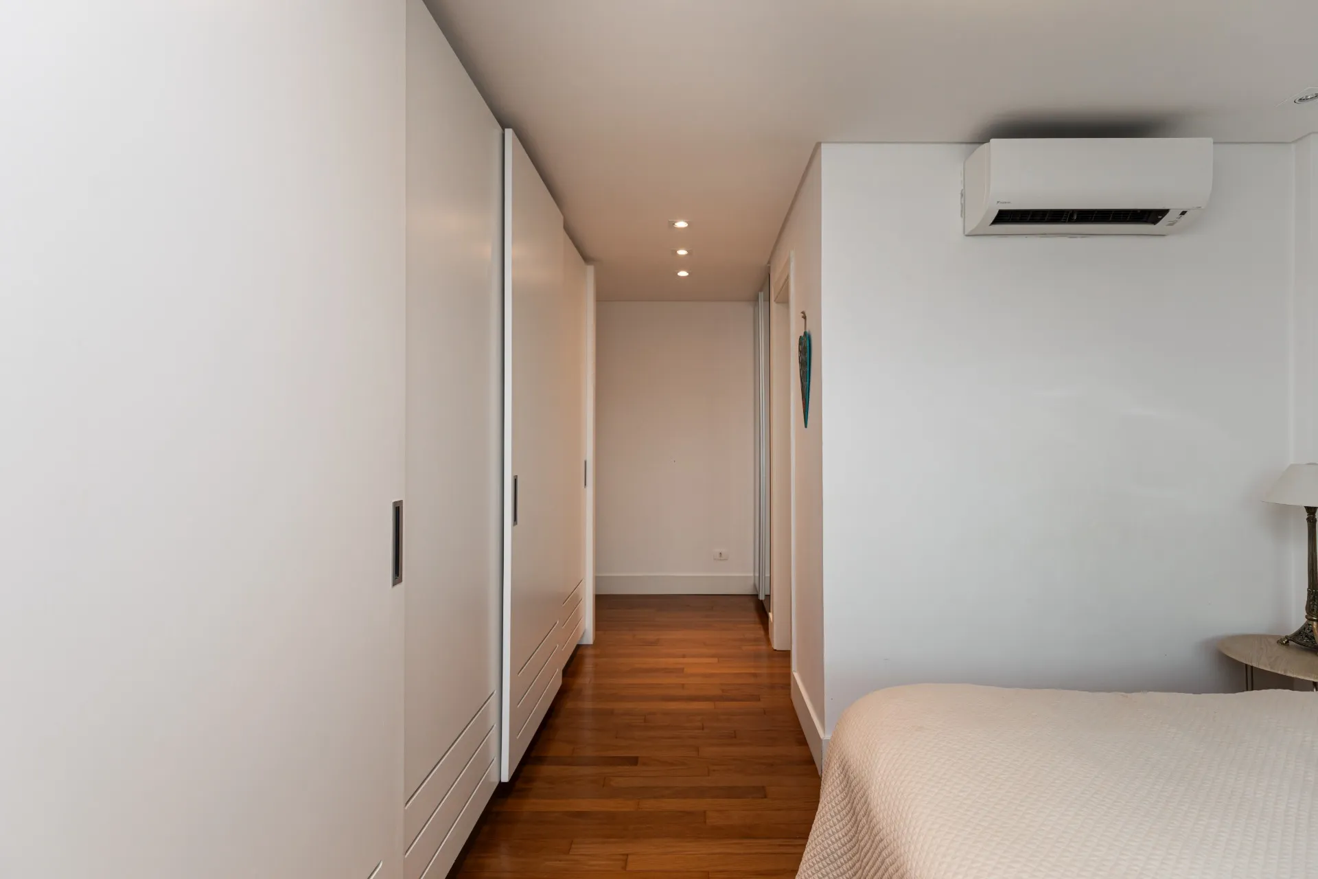 Apartment 432 m² with 3 bedrooms and an open-plan kitchen — photo 31
