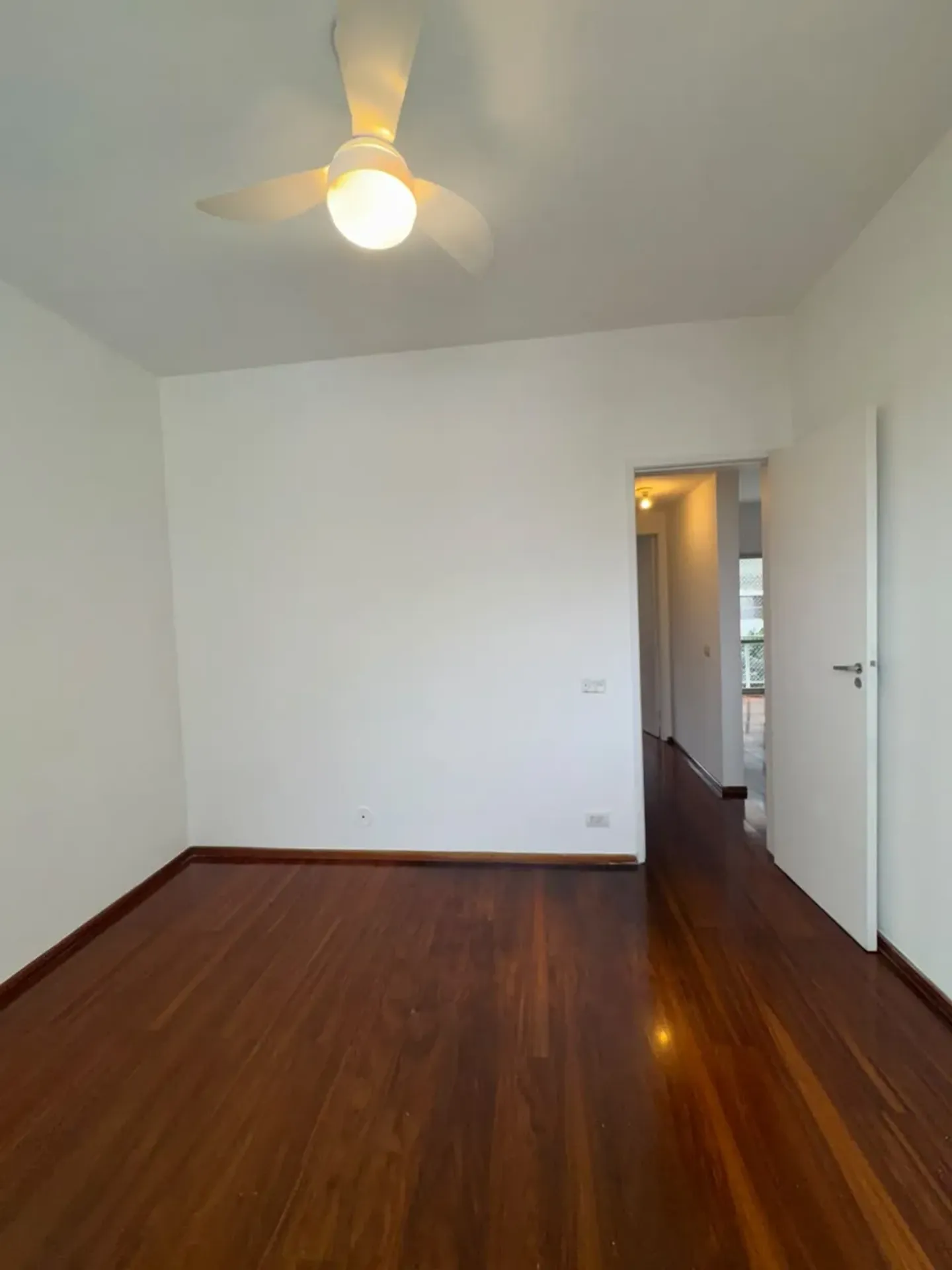 Apartment on the 3rd floor with wood or laminate floors — photo 13