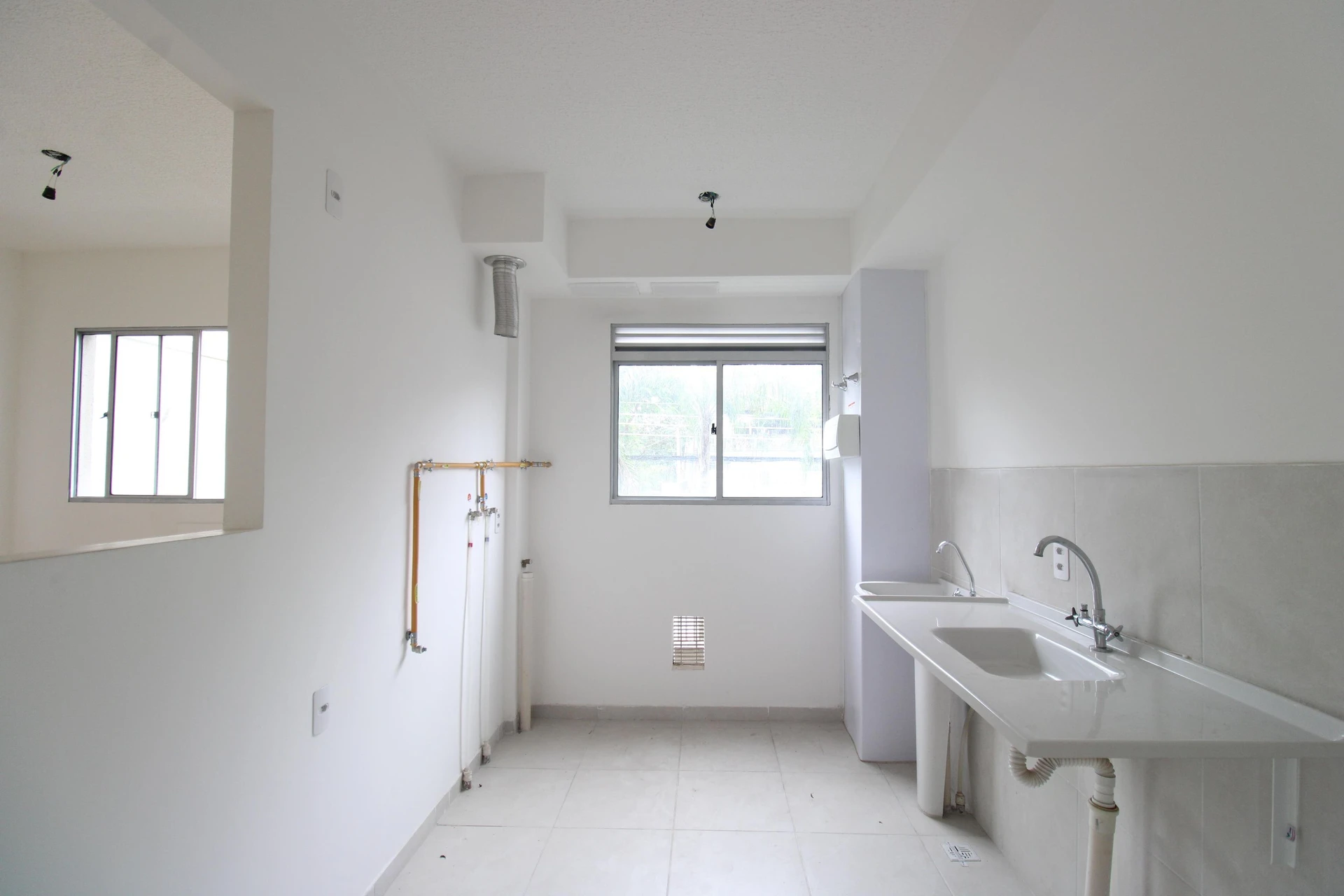 Apartamento de 2 quartos em condomínio com piscina — photo 37