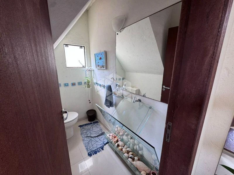 Walk-in closet in a 3-bedroom house, 224 m² — photo 34