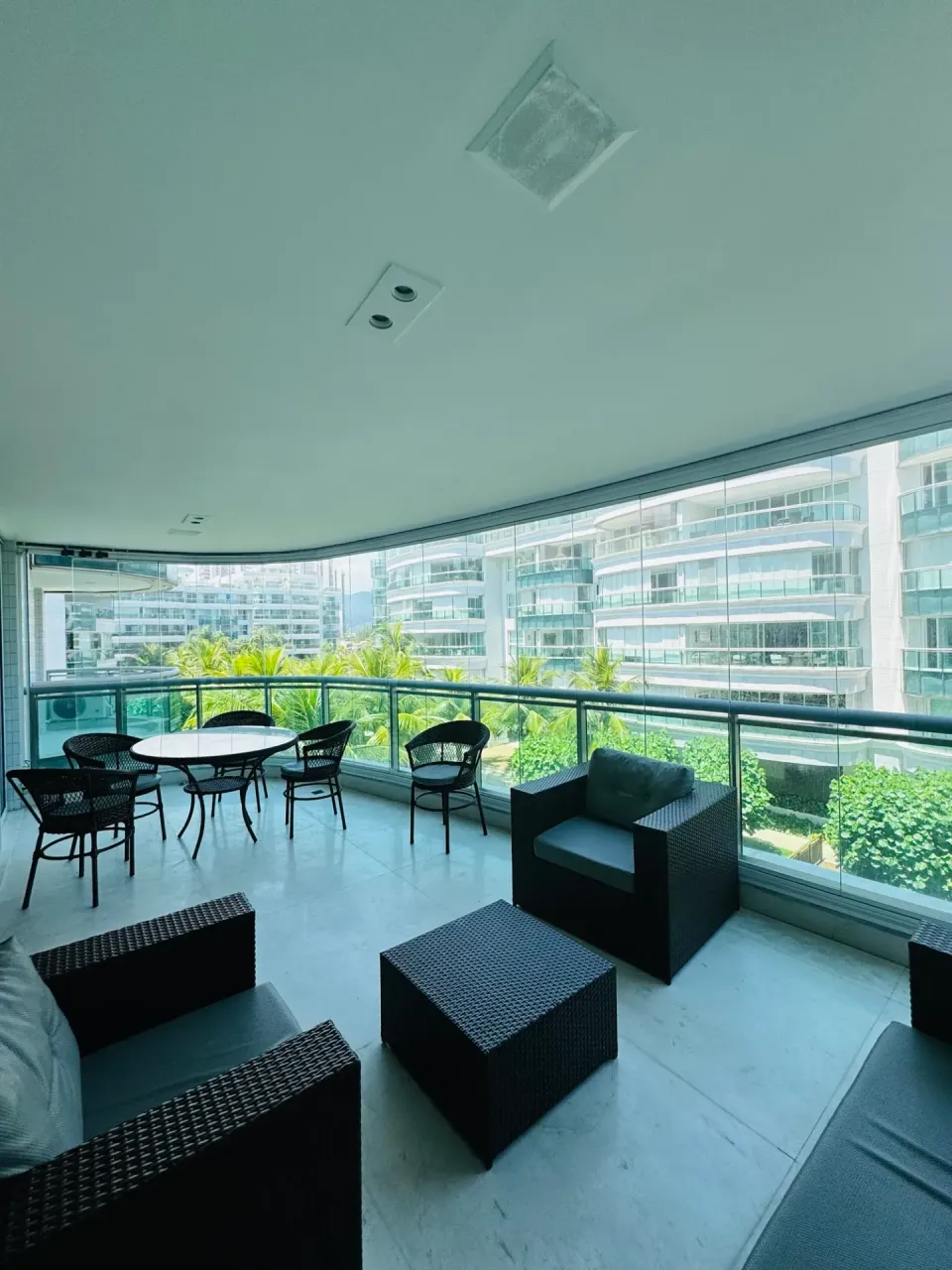 Unfurnished apartment with 4 bedrooms and 5 bathrooms — photo 15