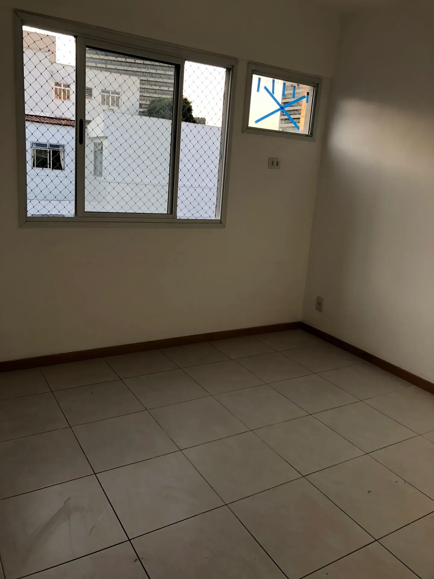 2-bedroom apartment in a building with a gym — photo 2