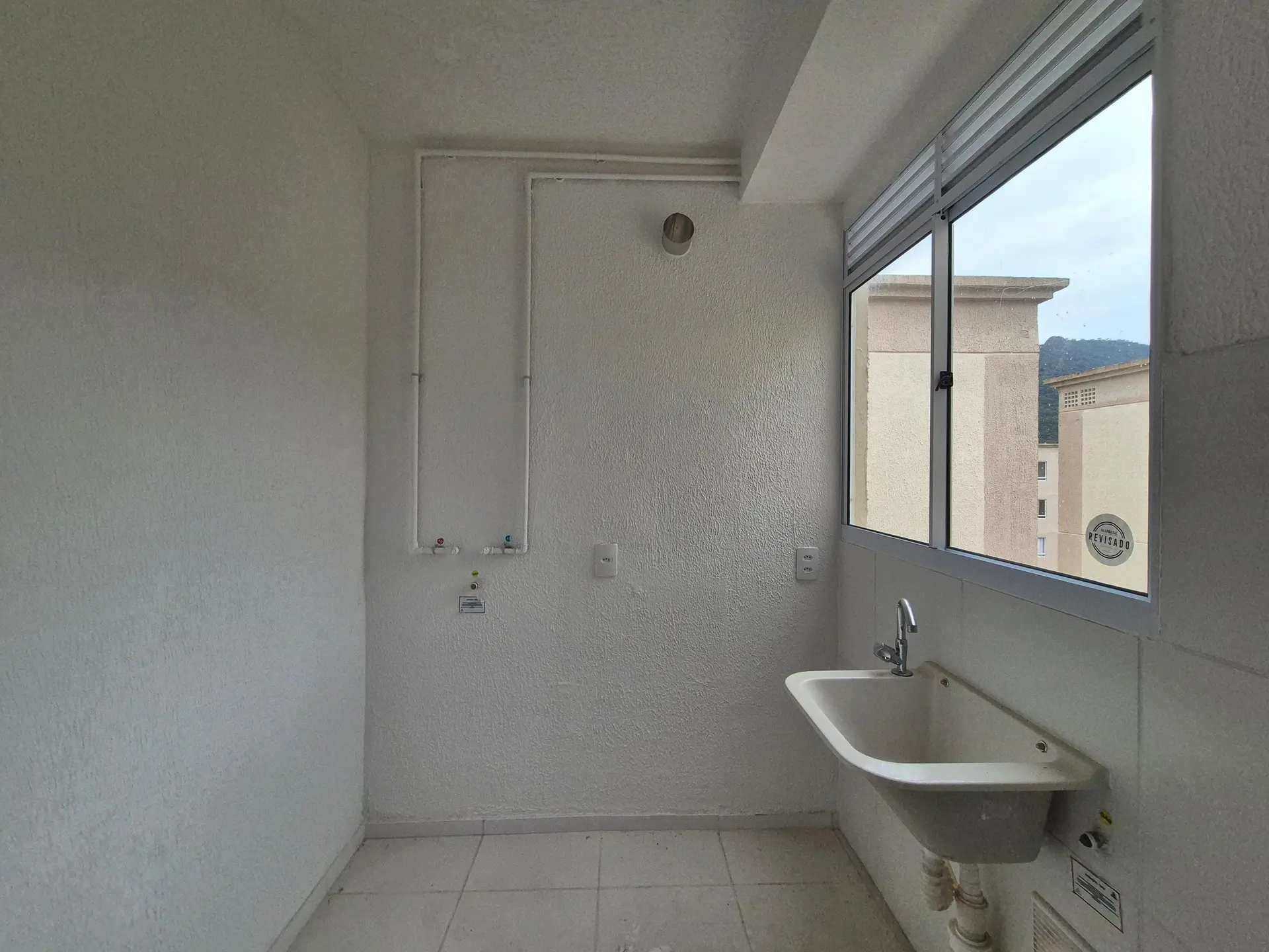 Apartment with 2 bedrooms and 1 suite, no parking