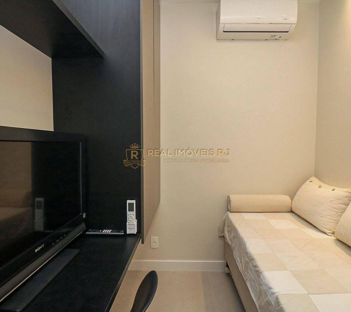 Furnished 1-bedroom apartment with city views — photo 22