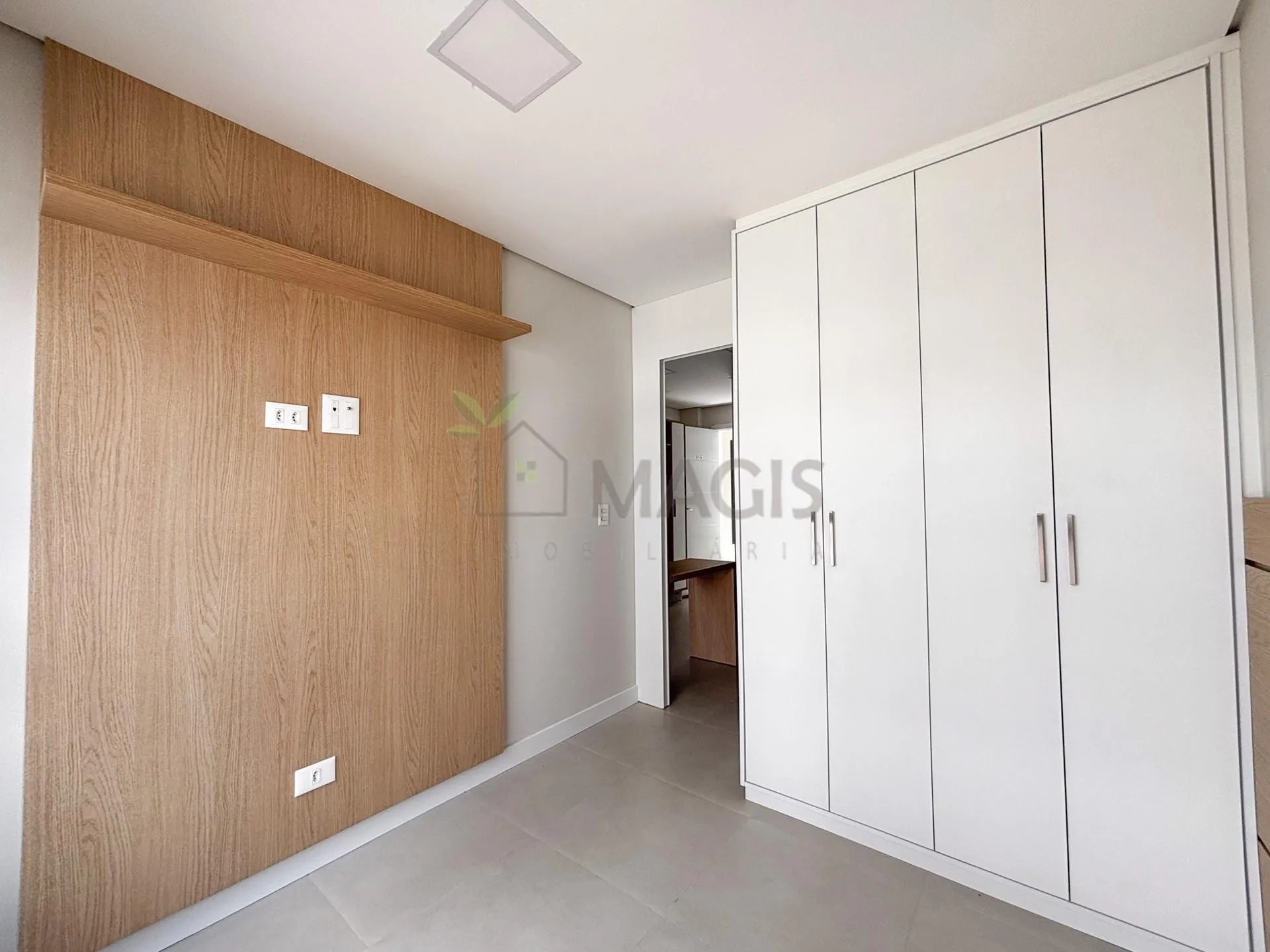 Balcony with a grill in a one-bedroom apartment, 30 m² — photo 5