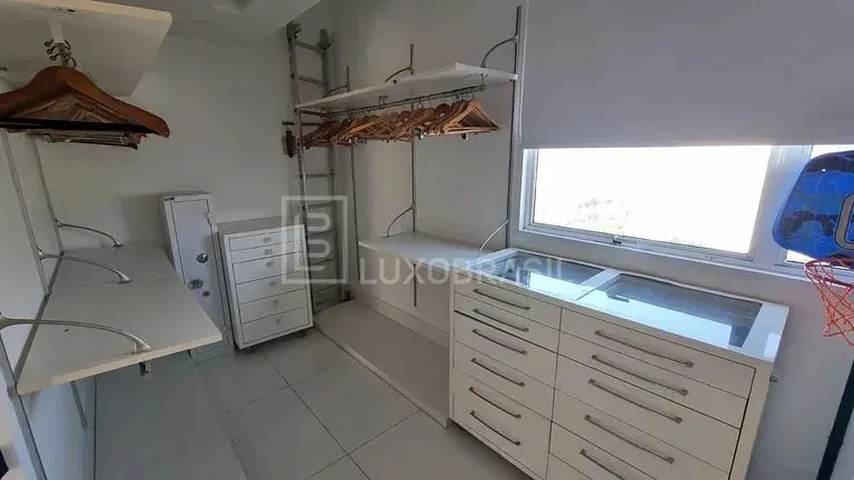 Furnished apartment with 3 bedrooms and water view — photo 19