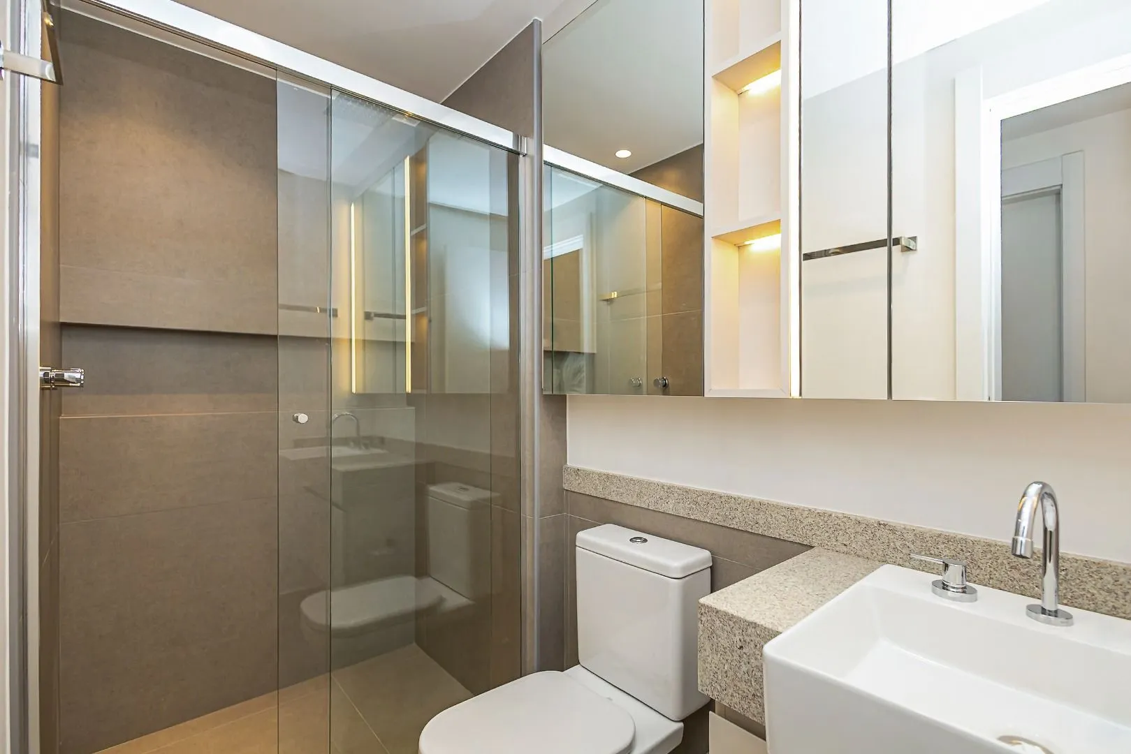 Furnished apartment, 78 m², with a glass-enclosed balcony — photo 21