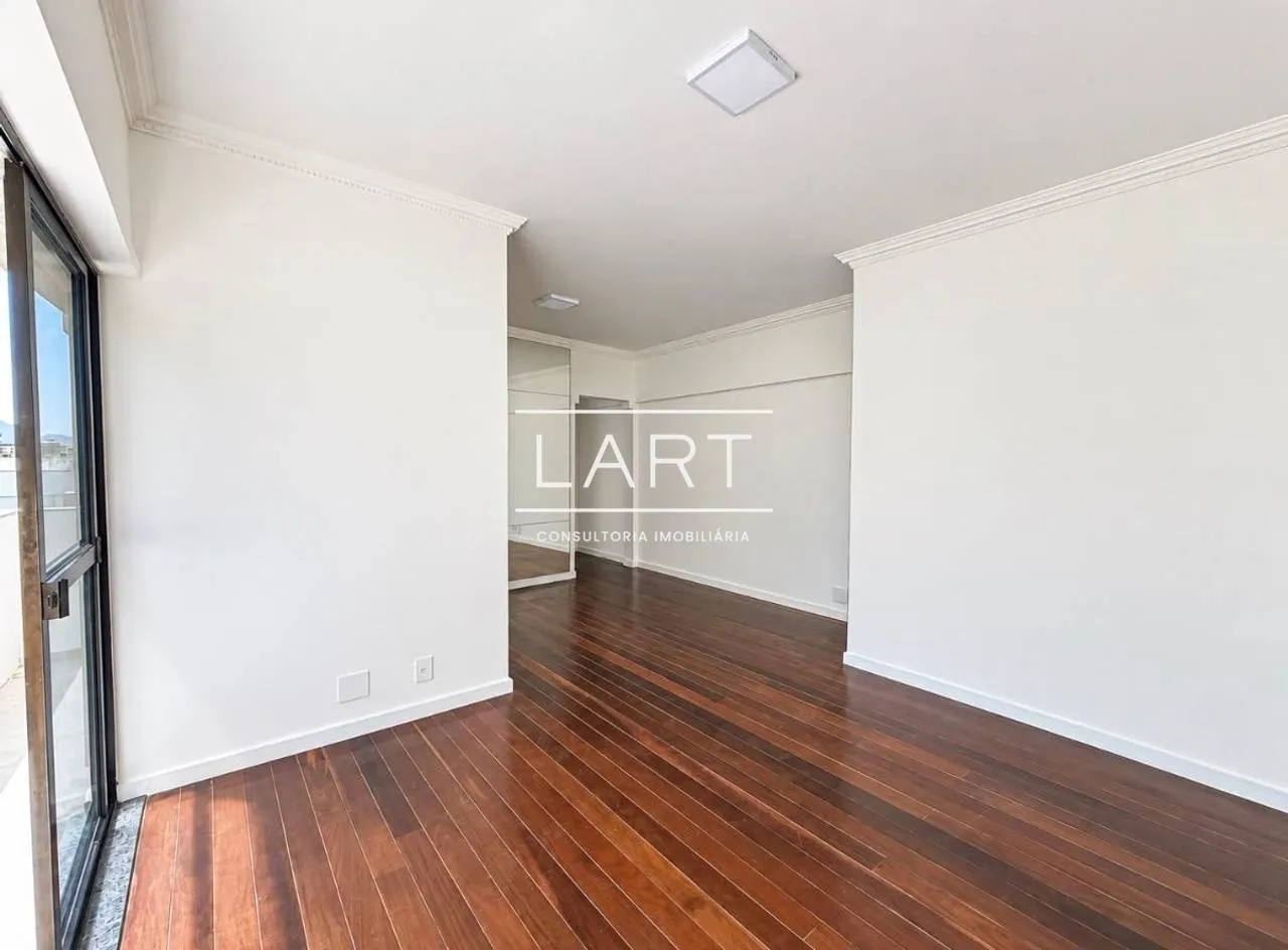 Apartment on the 6th floor with a glass-enclosed balcony — photo 14