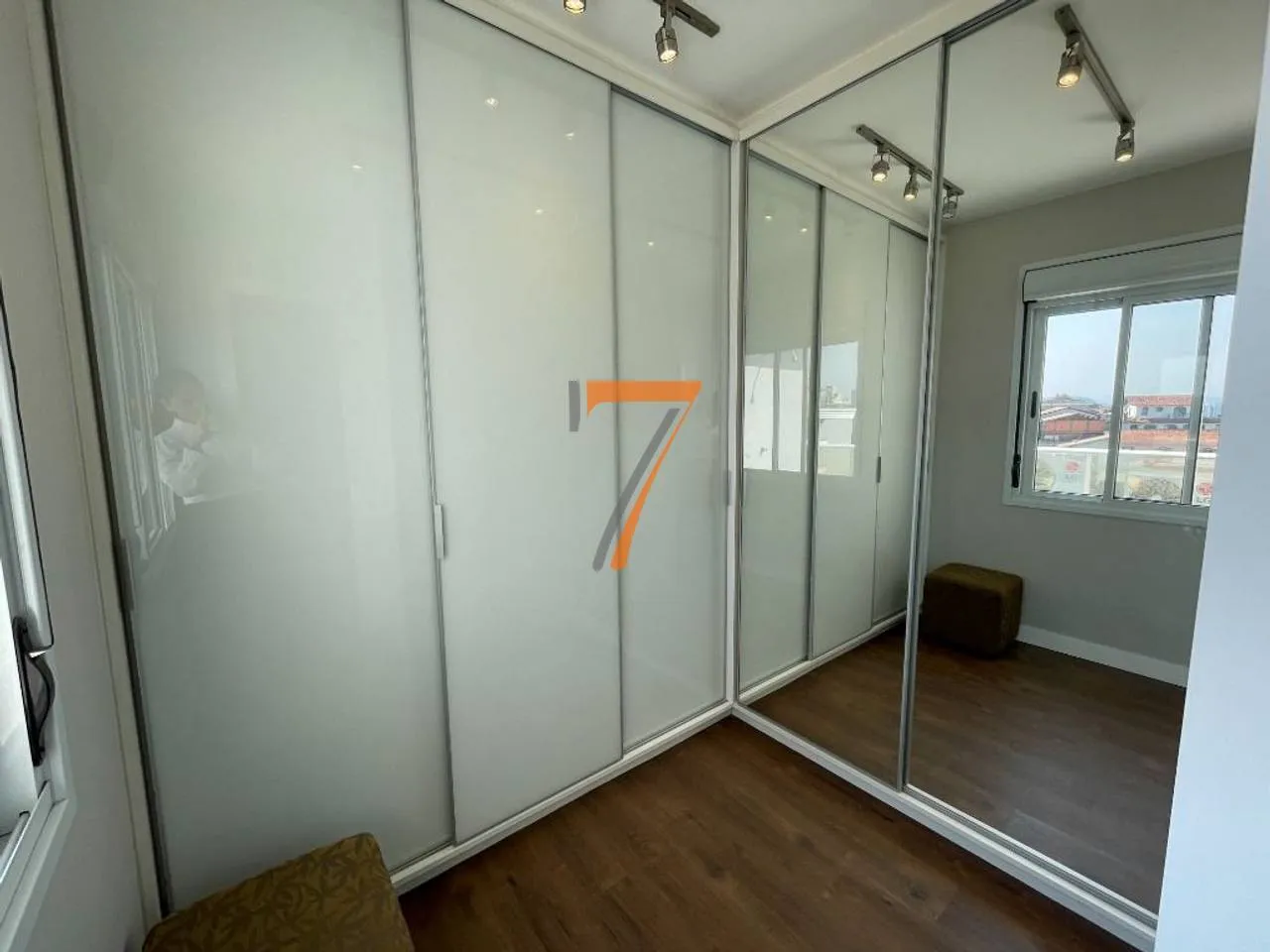 Furnished penthouse with 2 en-suite bedrooms and 210 m² — photo 21