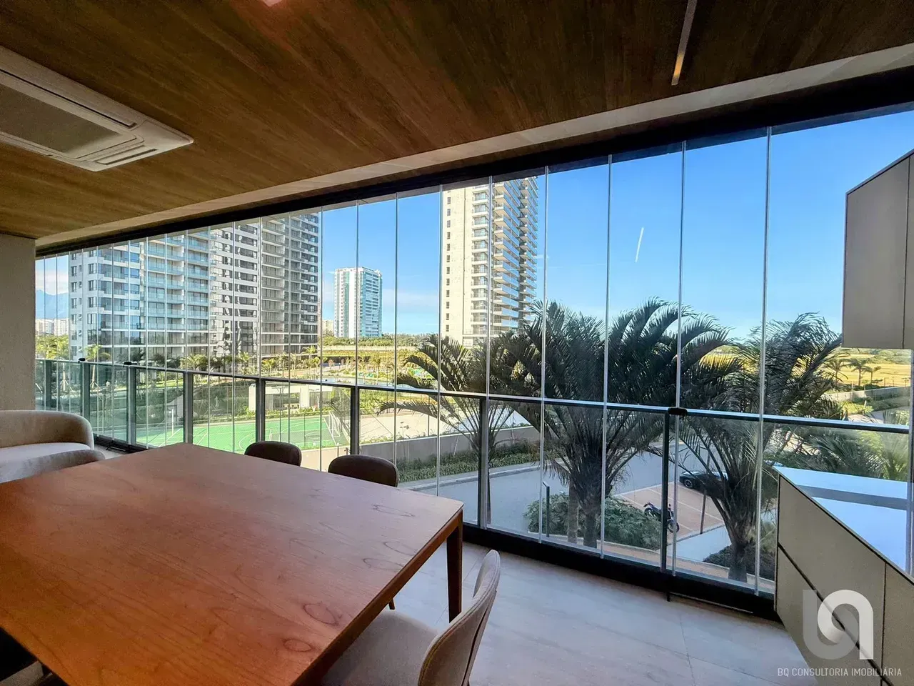 Apartamento com 4 dormitórios e 5 banheiros, 231 m² — photo 5