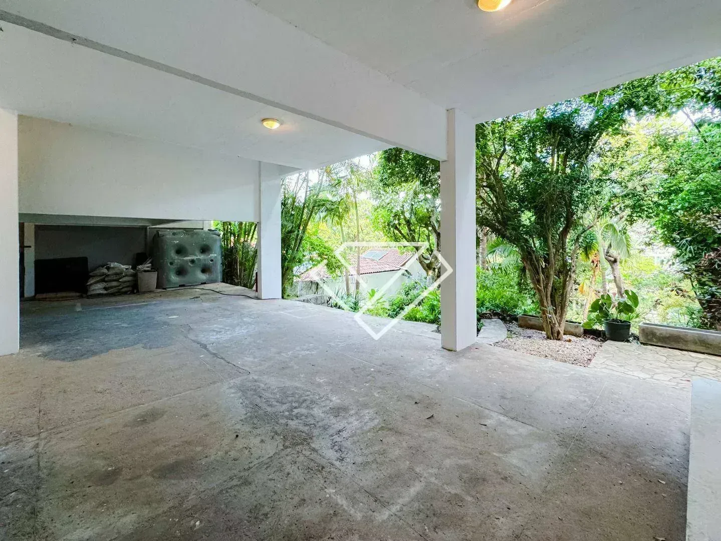 House with 3 bedrooms and 4 bathrooms on 600 m² — photo 11