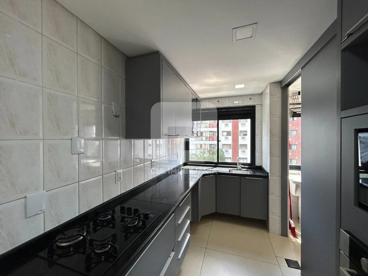 Furnished 3-bedroom apartment with 101 m² and balcony — photo 14