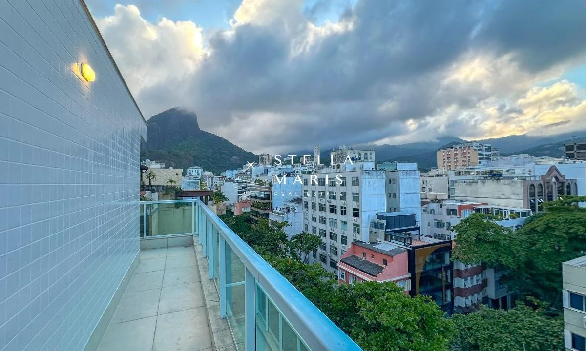Cobertura duplex de 600 m² com 5 quartos e 6 banheiros