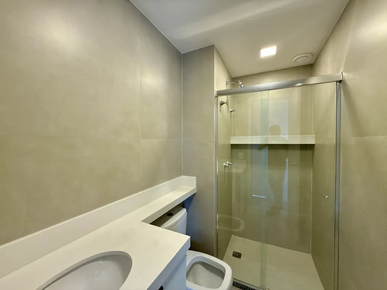 2-bedroom apartment with a water view — photo 9