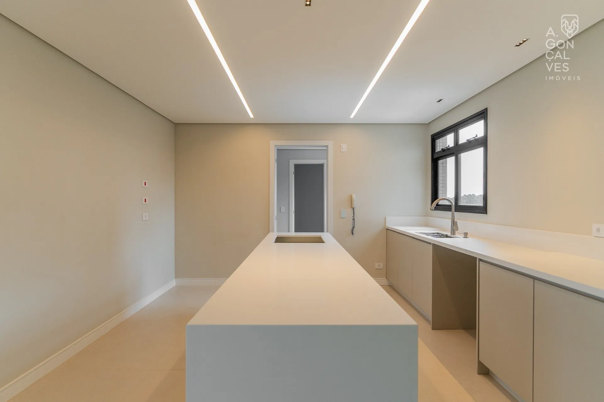 Apartment, 161 m², with floor-to-ceiling windows — photo 2