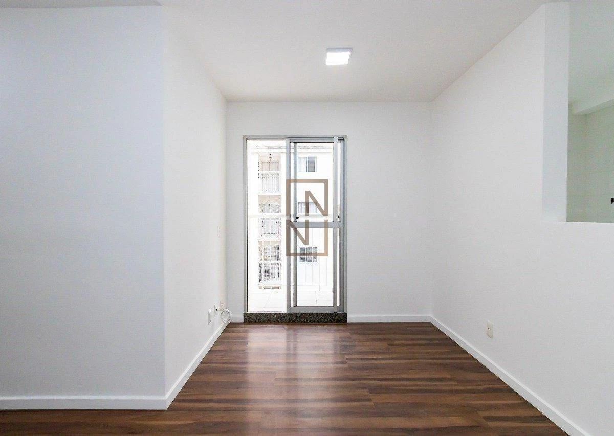 2-bedroom apartment in a building with a gym — photo 8