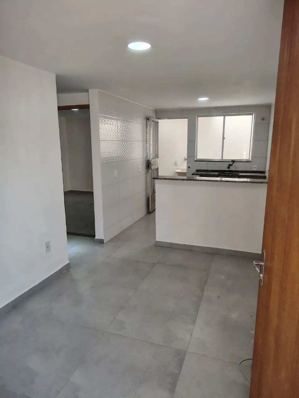 2-bedroom unfurnished apartment with separate gas kitchen