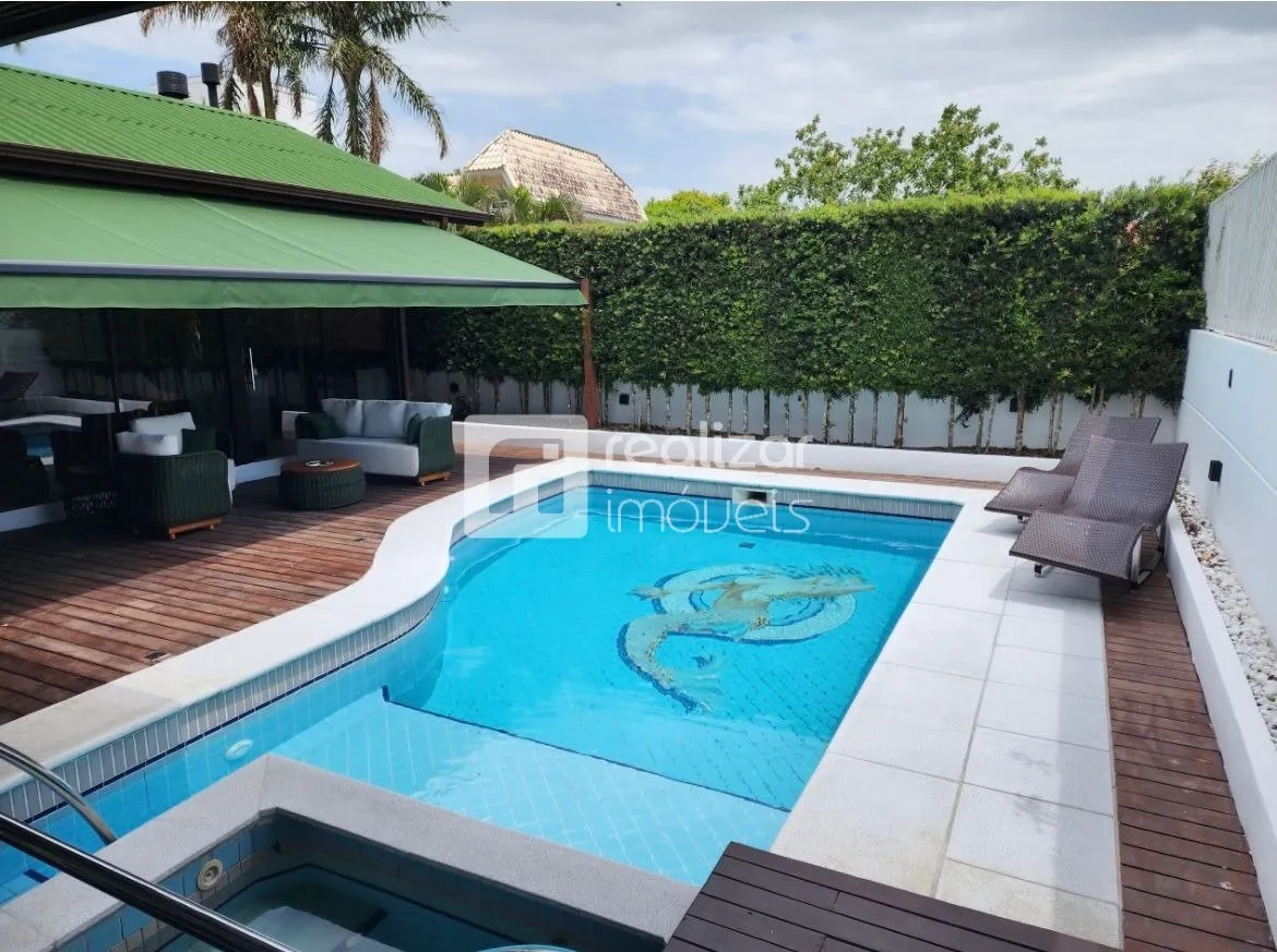 Furnished 600 m² house with 5 en-suite suites and parking — photo 18