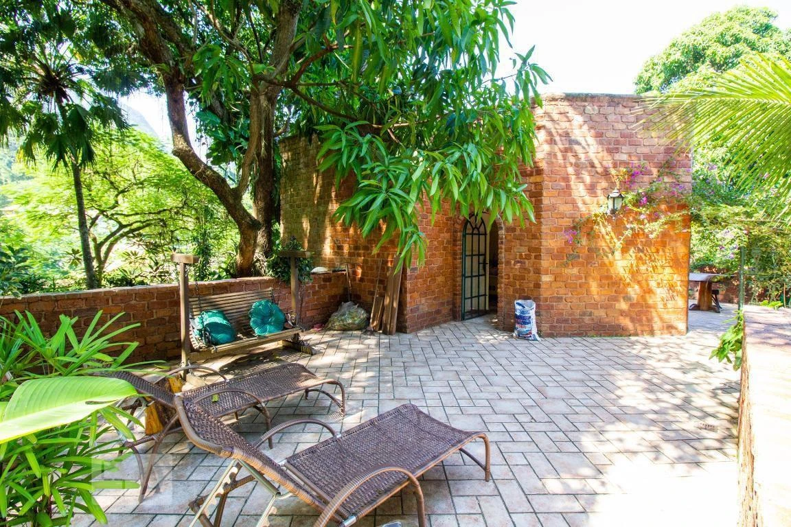 Casa de 600 m² com 4 quartos, 2 suítes e 5 banheiros — photo 23
