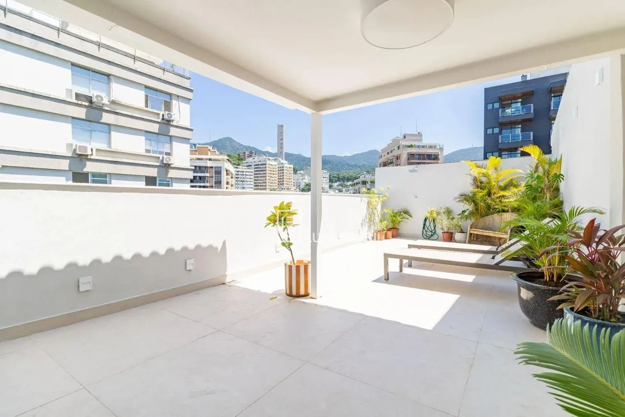 Furnished apartment with 2 bedrooms and 2 bathrooms and a terrace — photo 3