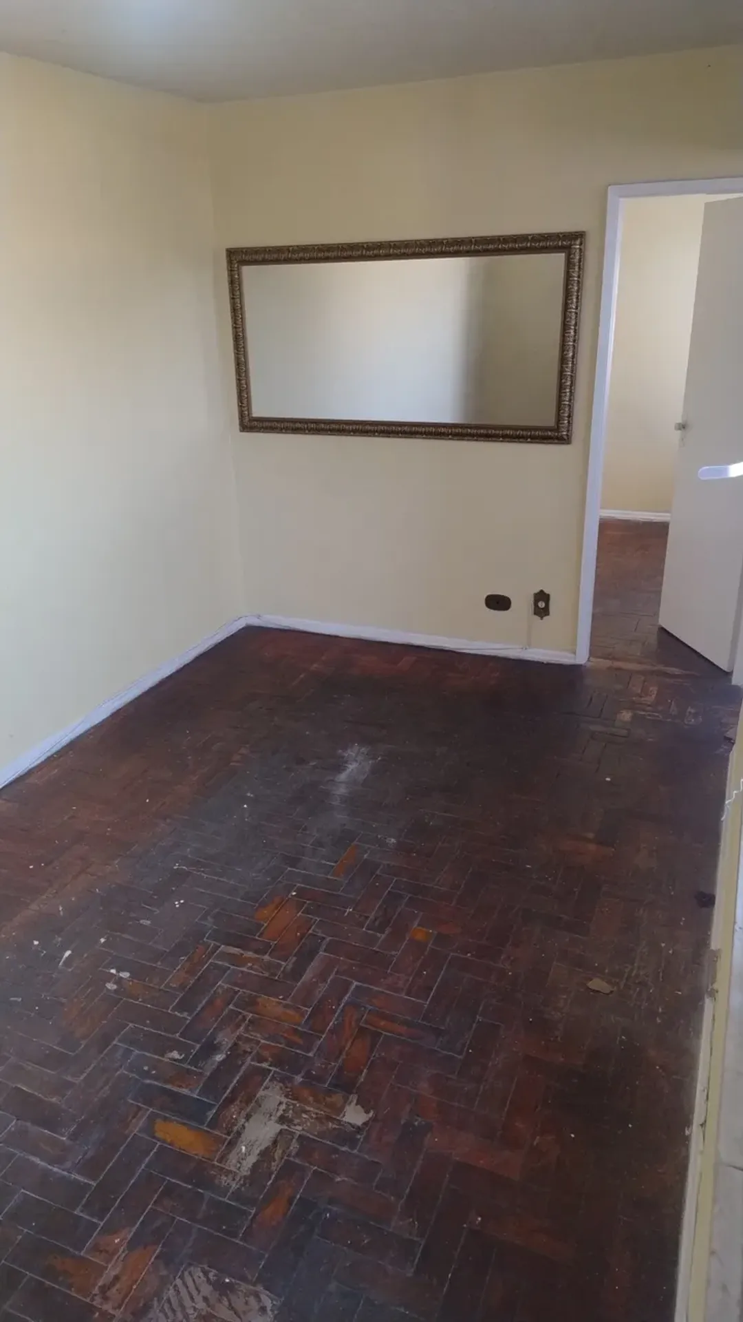 Wood or laminate floors in a one-bedroom apartment, 40 m² — photo 13