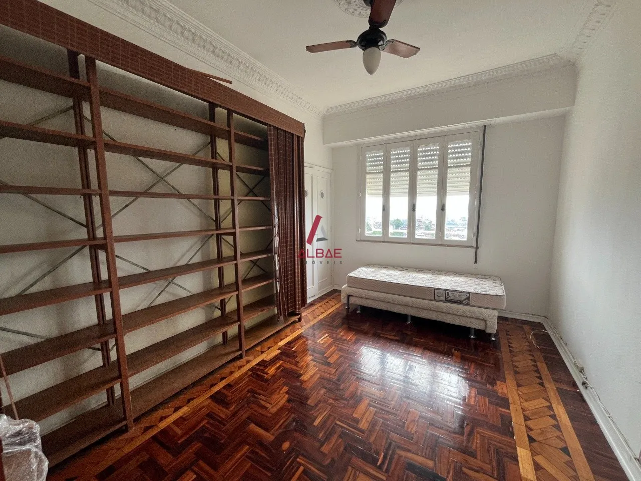 3-bedroom apartment with glassed-in balcony windows — photo 9