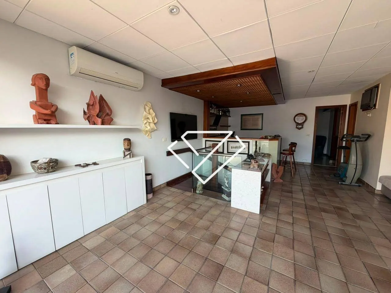 Penthouse with 3 bedrooms, 4 bathrooms and enclosed balcony — photo 18