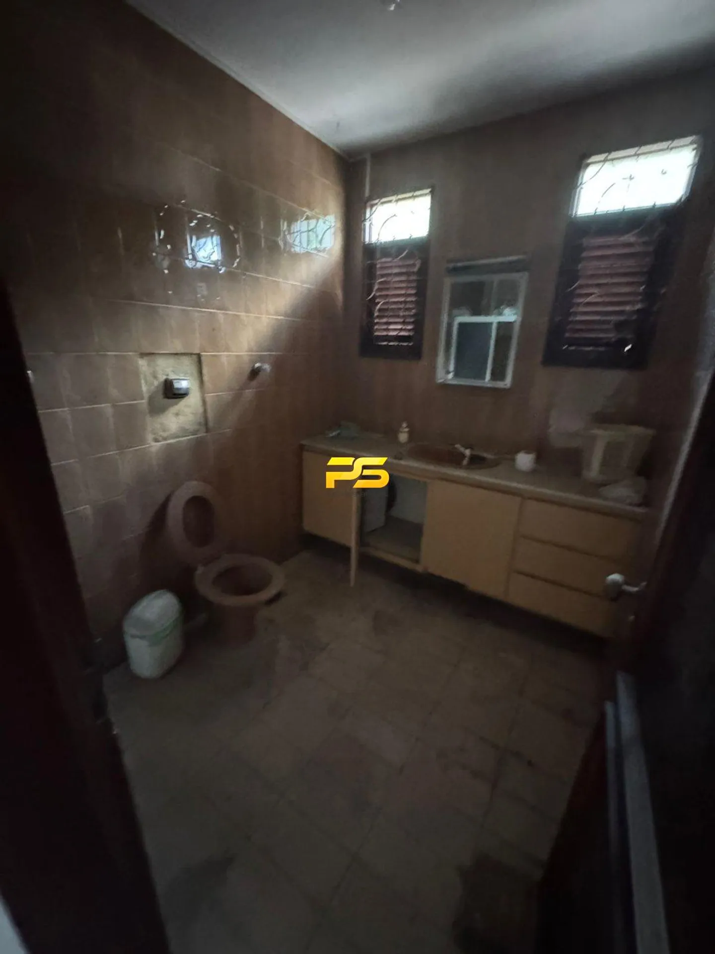 680 m² house with 9 bedrooms and separate kitchen — photo 12