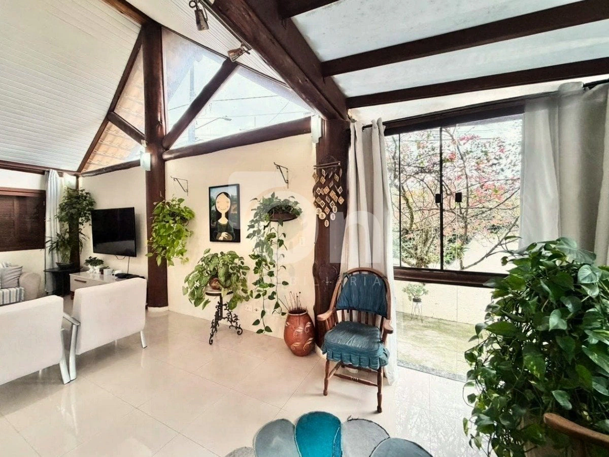 Furnished house, 224 m², with floor-to-ceiling windows — photo 13
